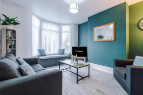 Pristine 3-bed home in Anfield by 53 Degrees Property, Ideal For Big Groups & Business, FREE parking!